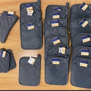 NEW - 19ct oven mitts, oven gloves, kitchen decor, craft supplies